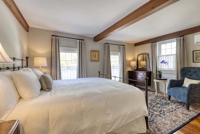 Room image of one of the suites at The Park Inn